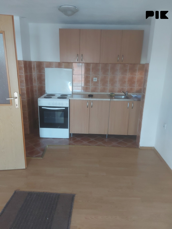 Stanovi i apartmani Banja Luka Stan se nalazi na Starčevici.