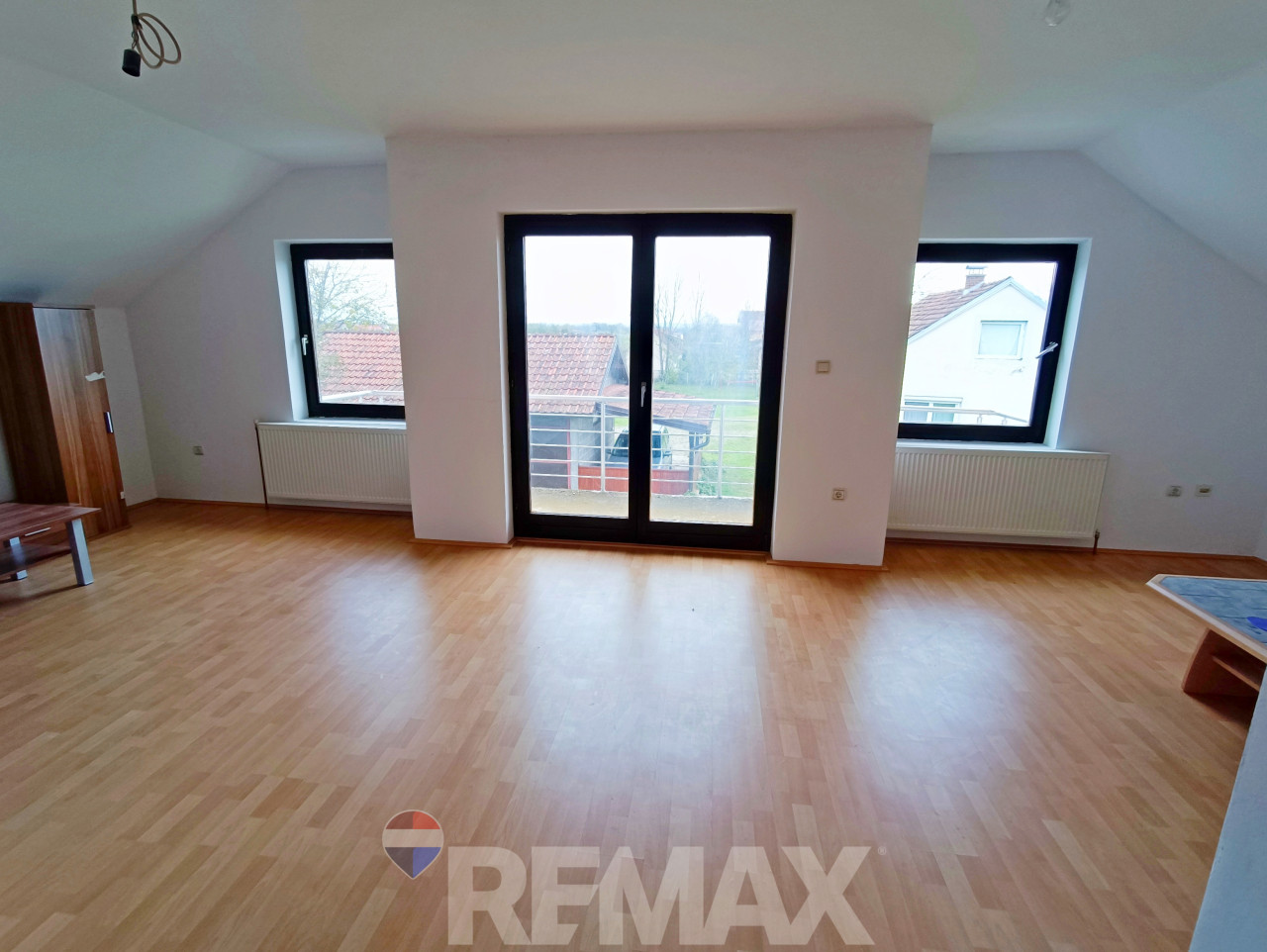 Prostrana porodična kuća 300m2 na placu 1430 m2-Maglajani