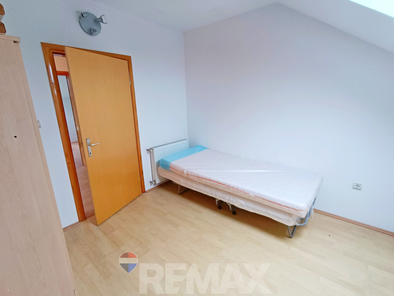 Prostrana porodična kuća 300m2 na placu 1430 m2-Maglajani 6
