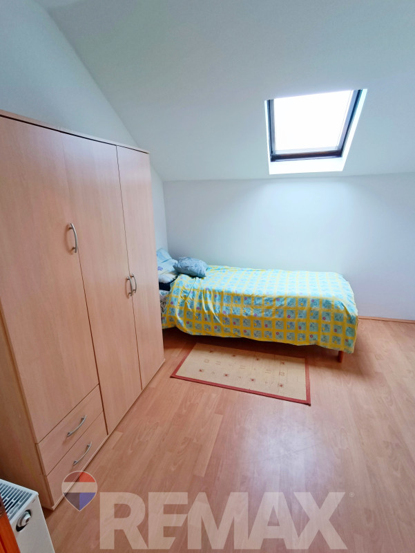 Prostrana porodična kuća 300m2 na placu 1430 m2-Maglajani 7