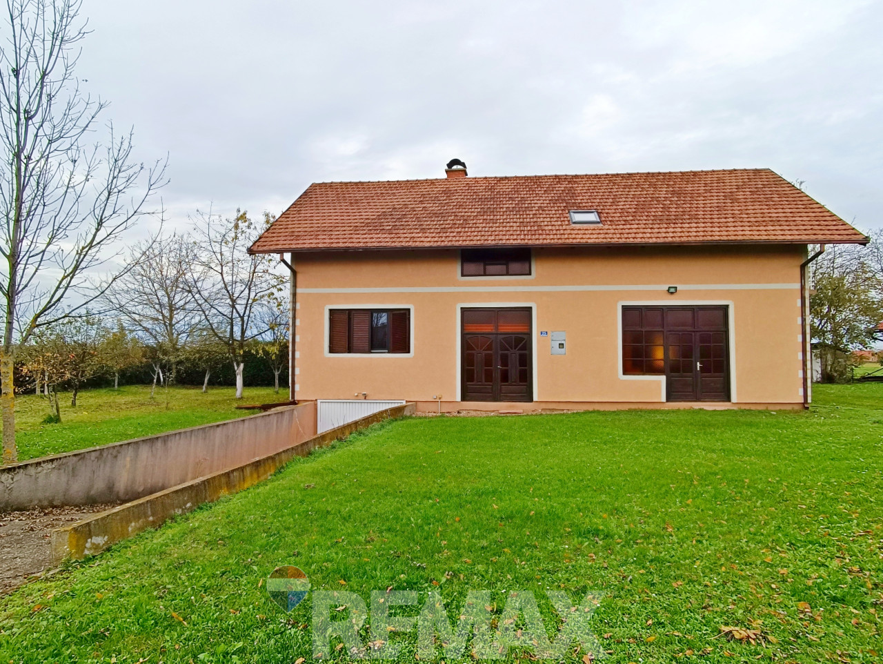 Prostrana porodična kuća 300m2 na placu 1430 m2-Maglajani 20