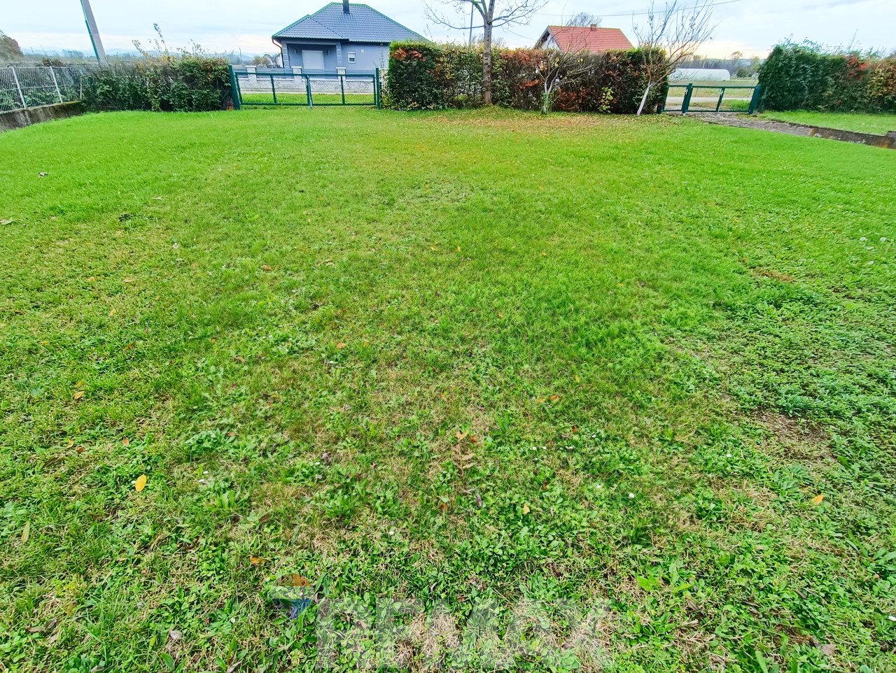 Prostrana porodična kuća 300m2 na placu 1430 m2-Maglajani 26