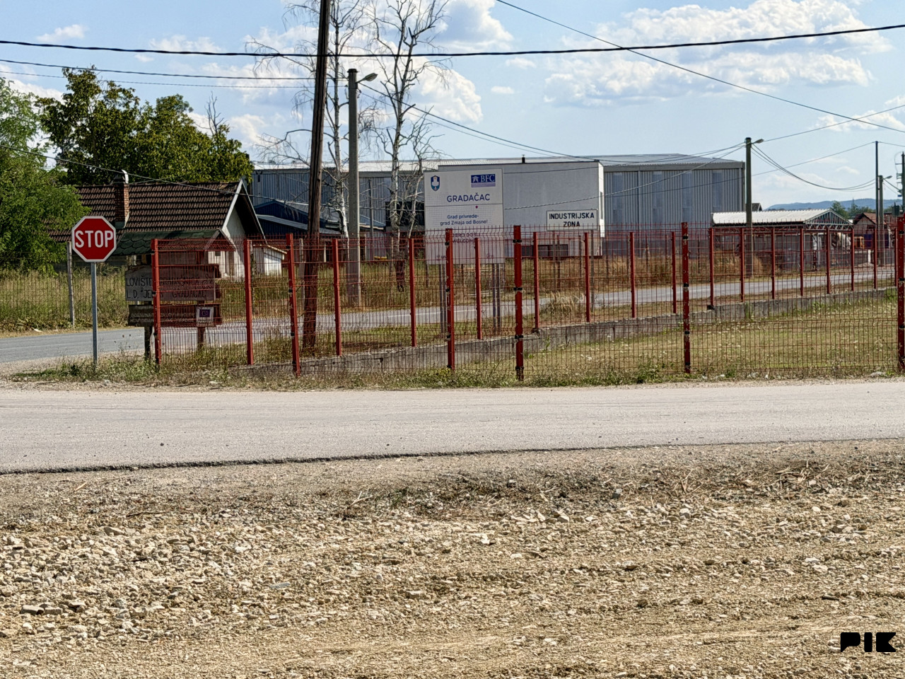 Plac Industrijska Zona Gradačac Ledenice Donje pored puta 4