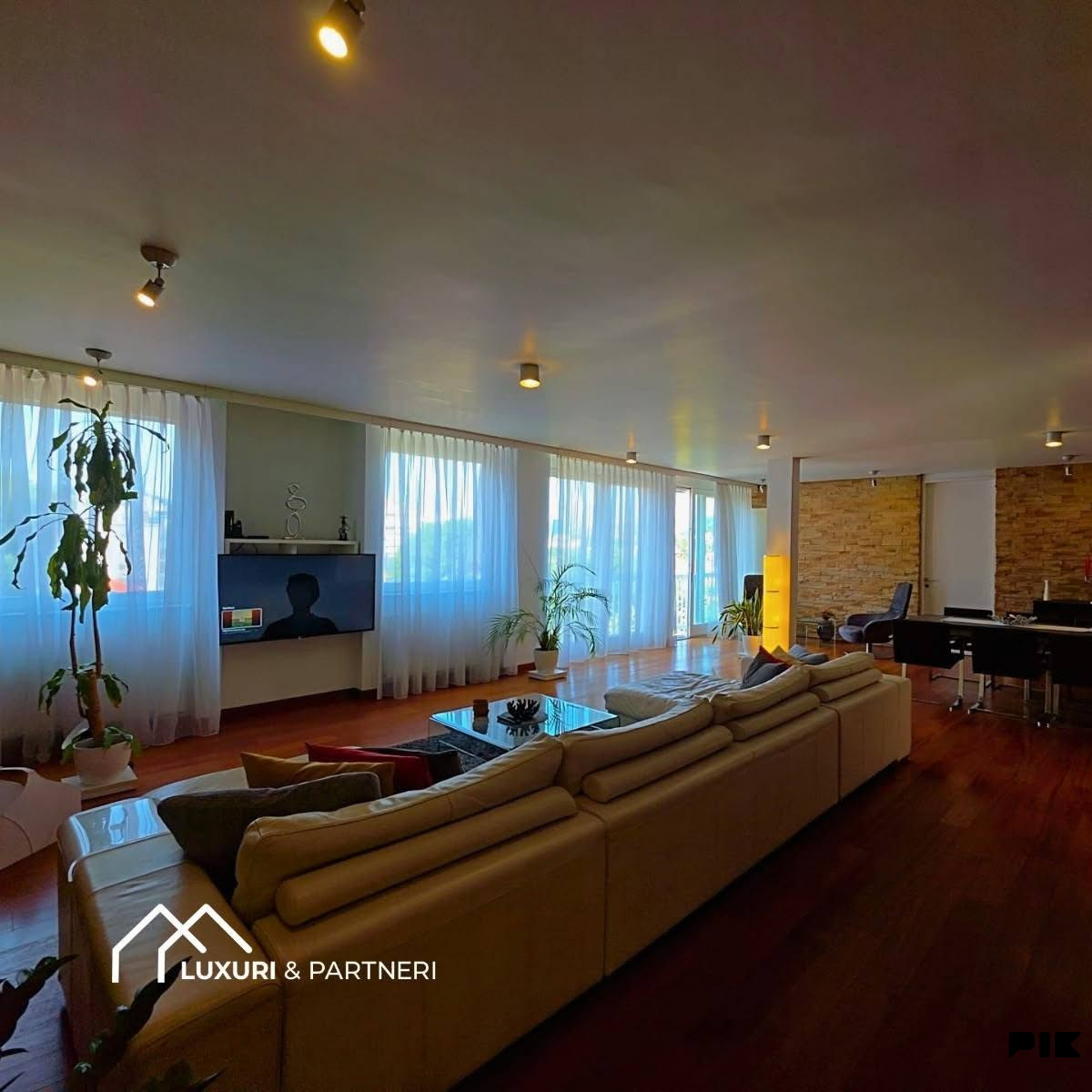 Luksuzni petosoban stan Skenderija 146 m2 sa parkingom 7