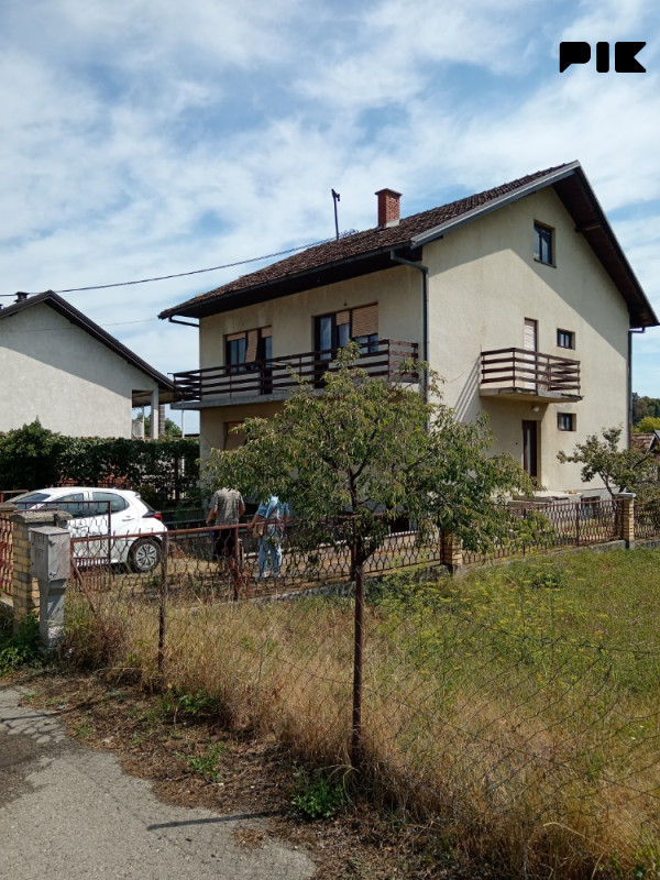 NA PRODAJU KUĆA U NASELJU ZALUŽANI