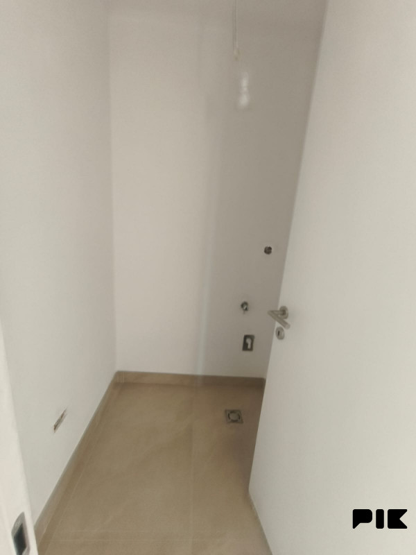 Biro HM/ Roof Gardens apartman 4