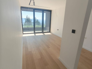 Biro HM / Roof Gardens apartment