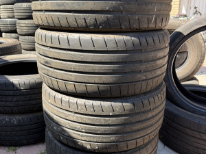 Prodajem 2 gume 225/35/18 Bridgestone 2024.g