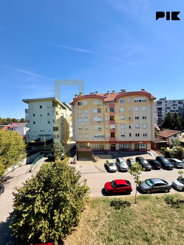 Na prodaju renoviran dvosoban stan, naselje Borik 19