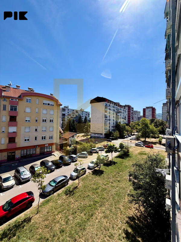 Na prodaju renoviran dvosoban stan, naselje Borik 20