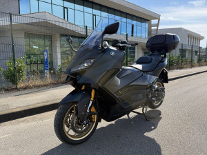 YAMAHA T MAX 560 TECH 2022 KOFER PERFEKTNO STANJE