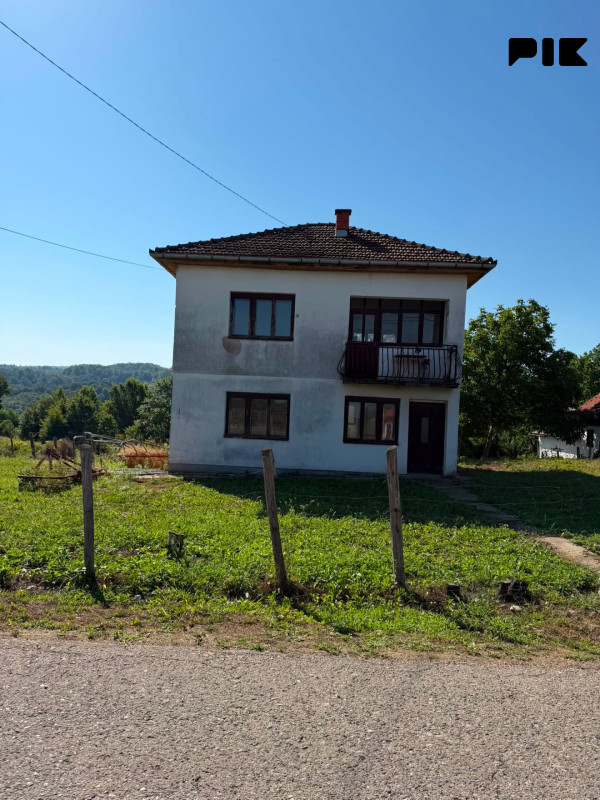 Na prodaju kuća sa okućnicom i zemlja uz okućnicu 5