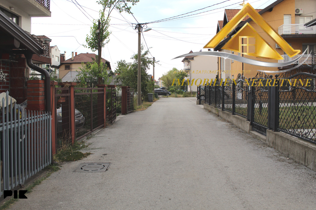 Prostrana porodična kuća sa dvorištem, u centru grada Živinice 19