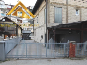 Prostrana porodična kuća sa dvorištem, u centru grada Živinice photo 3