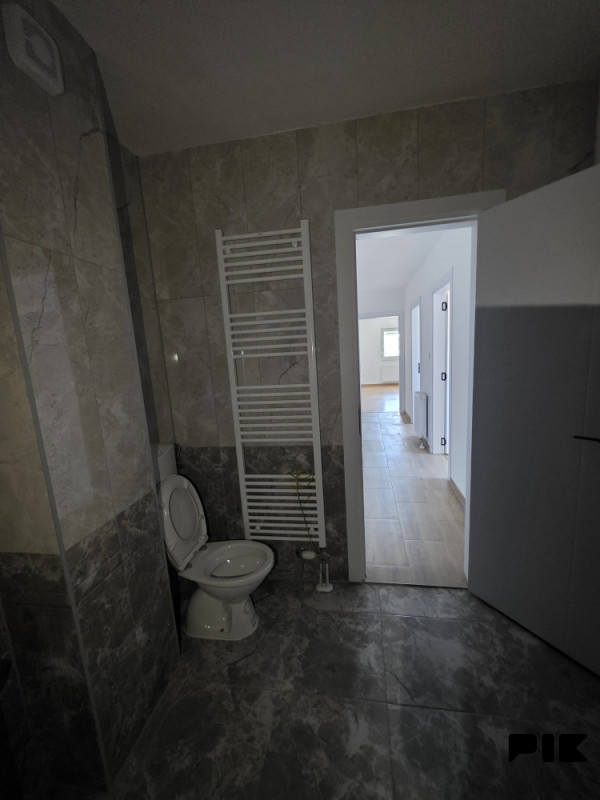 ***STAN SA GARAŽOM I OSTAVOM DERVENTA 66,32 m2*** 16