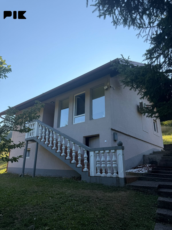 Prodaje se porodična kuća sa velikim zemljištem Gornja Lipnica