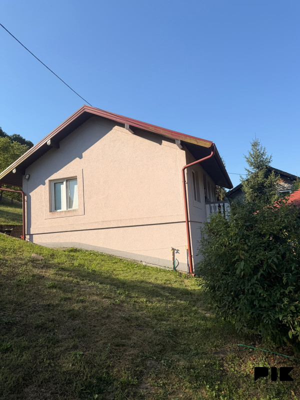 Prodaje se porodična kuća sa velikim zemljištem Gornja Lipnica 3