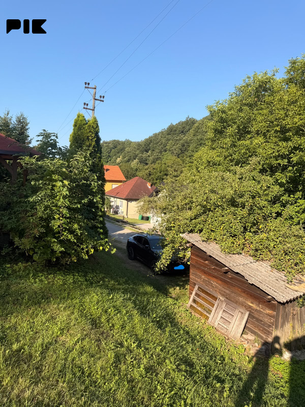 Prodaje se porodična kuća sa velikim zemljištem Gornja Lipnica 5