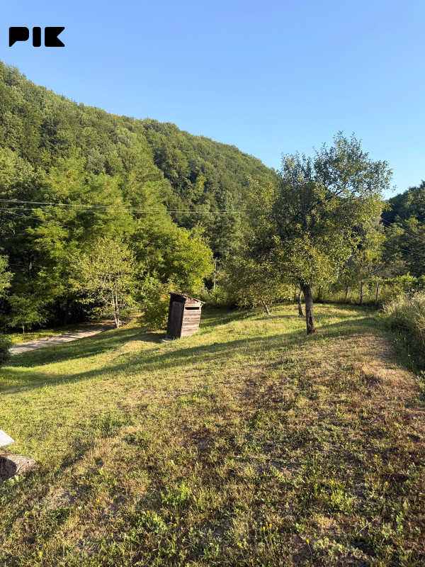 Prodaje se porodična kuća sa velikim zemljištem Gornja Lipnica 11