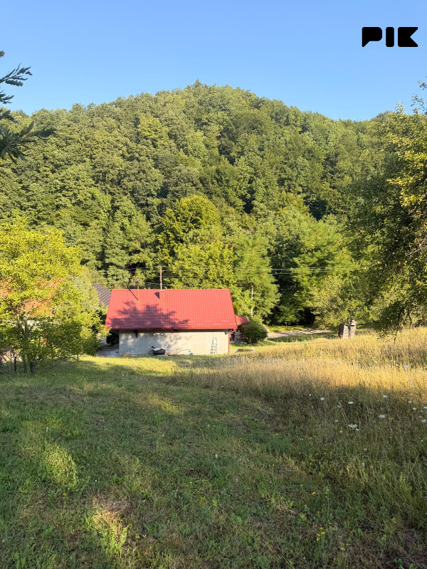 Prodaje se porodična kuća sa velikim zemljištem Gornja Lipnica 12