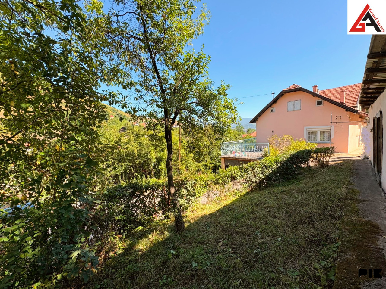 Kuća 76 m2 i 809 m2 okućnice - ZENICA 7
