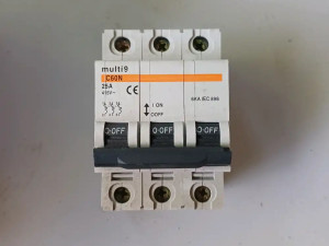 TROPOLNI OSIGURAC 25A