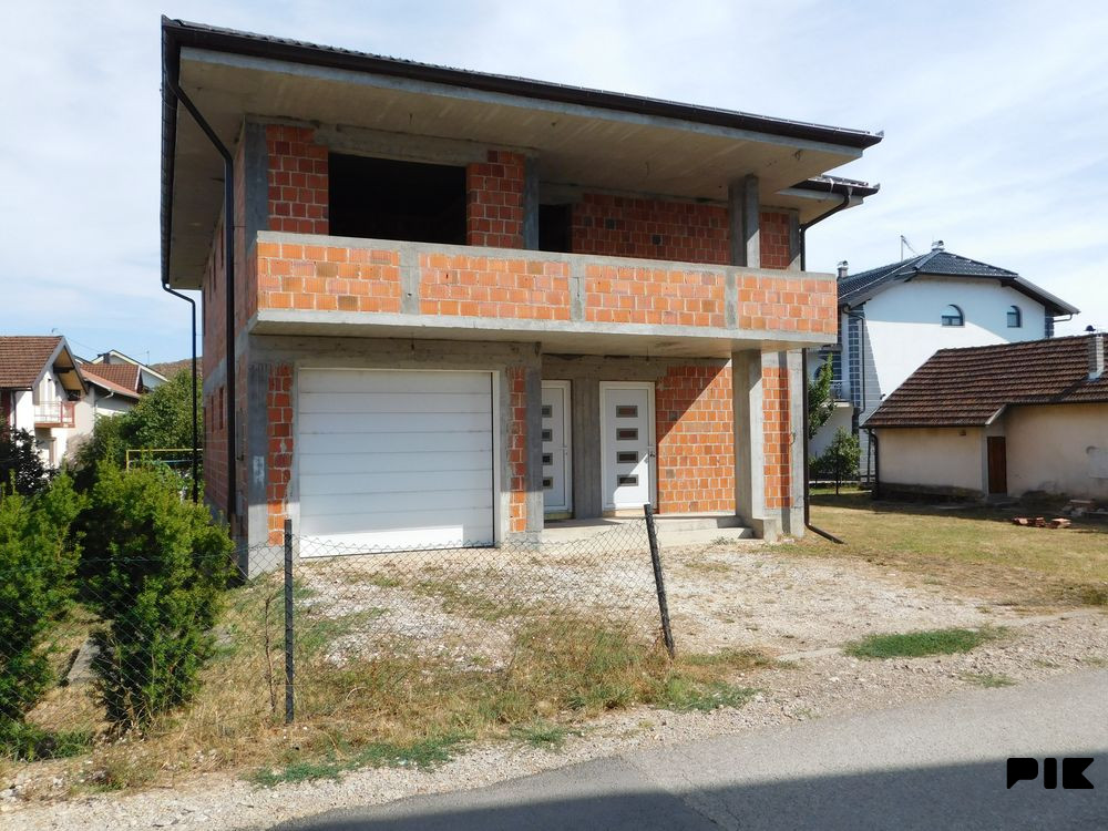 Kuća 225m2, placa 632m2 - Trn/Laktaši