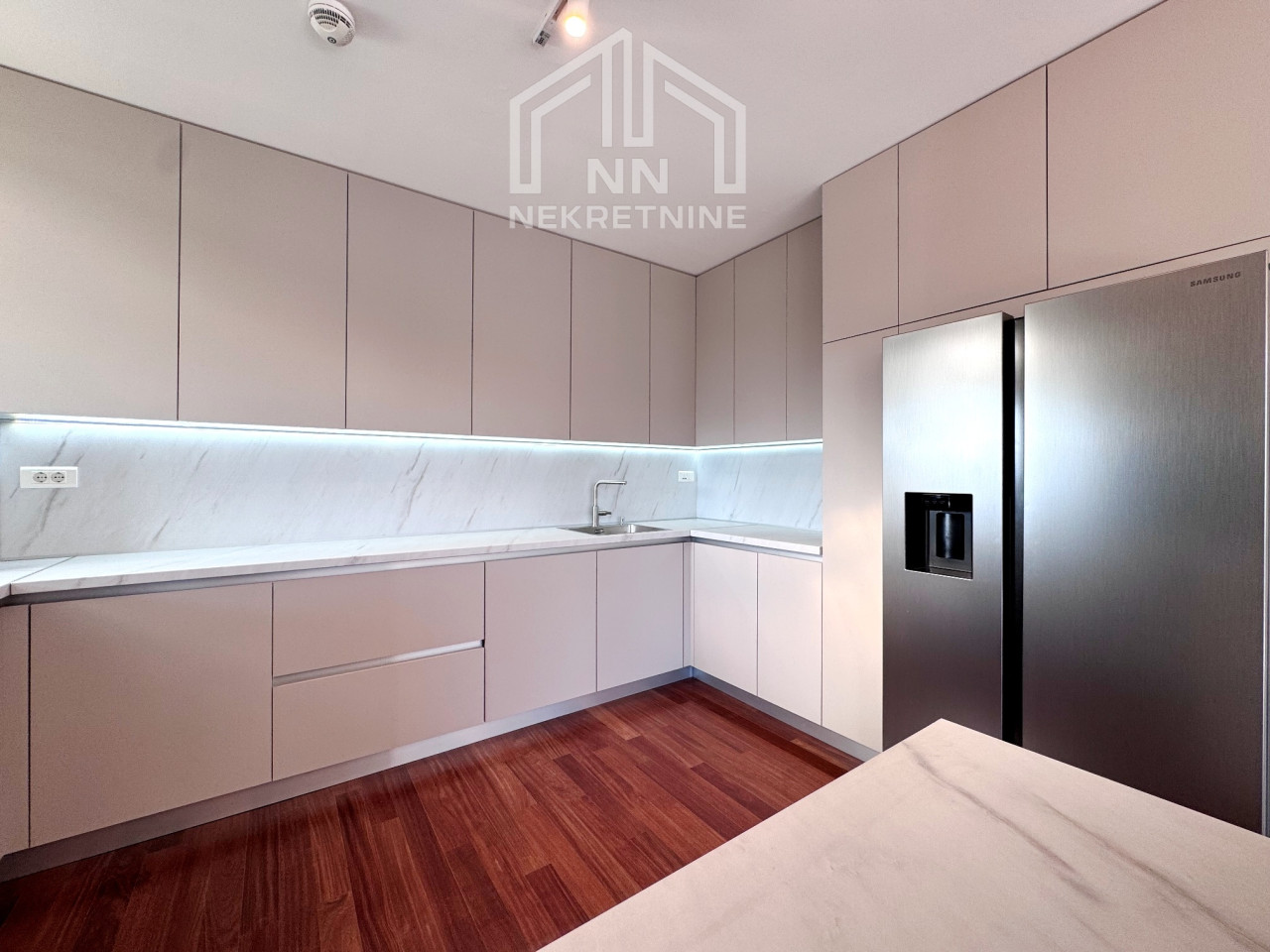 NN Nekretnine: Četverosoban stan 203m2 - Bosmal 9