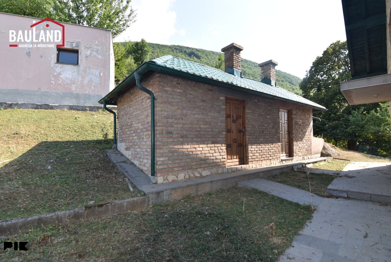 Zemljište sa stambenim i privrednim objektom / Blažuj, Ilidža 4