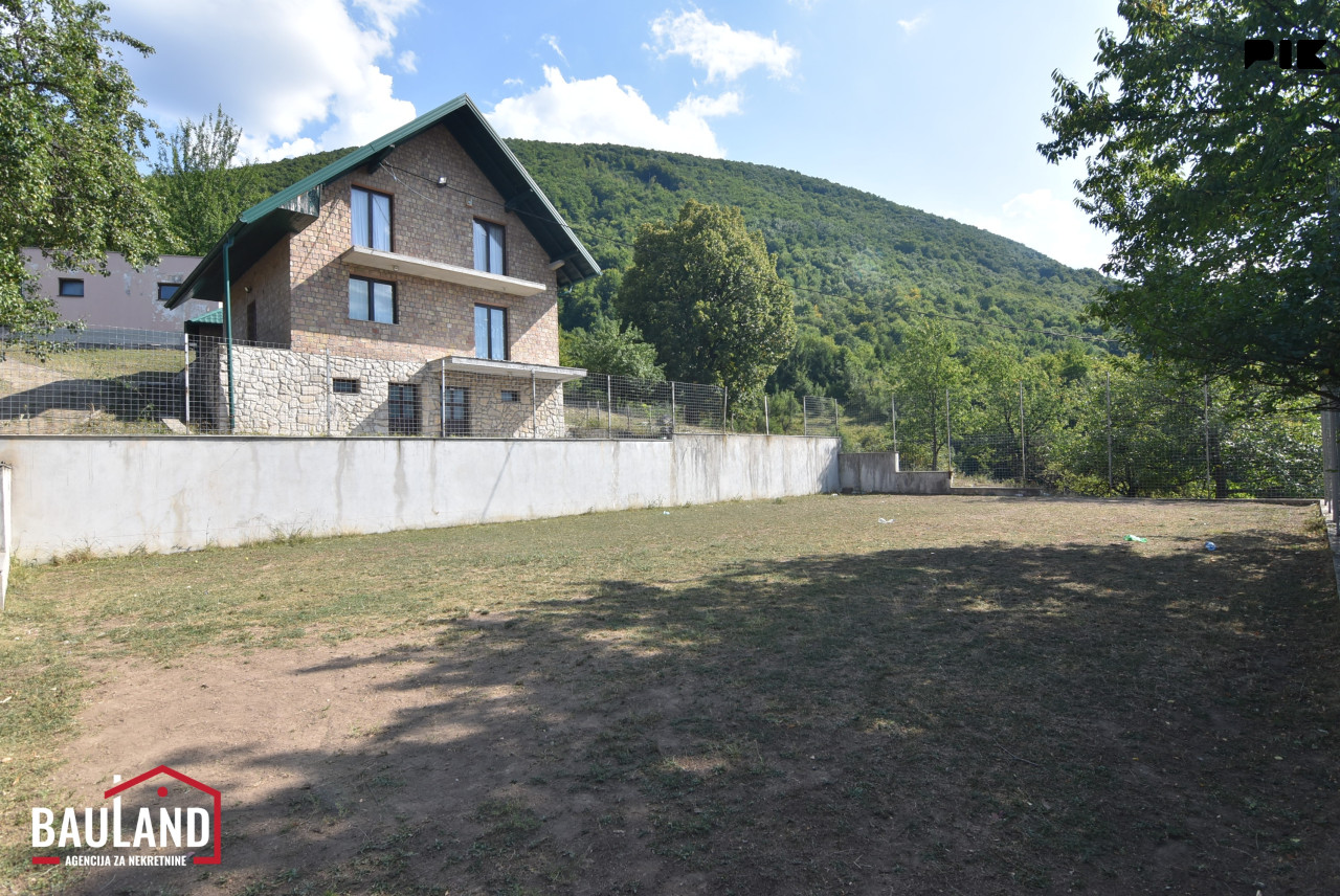 Zemljište sa stambenim i privrednim objektom / Blažuj, Ilidža 7