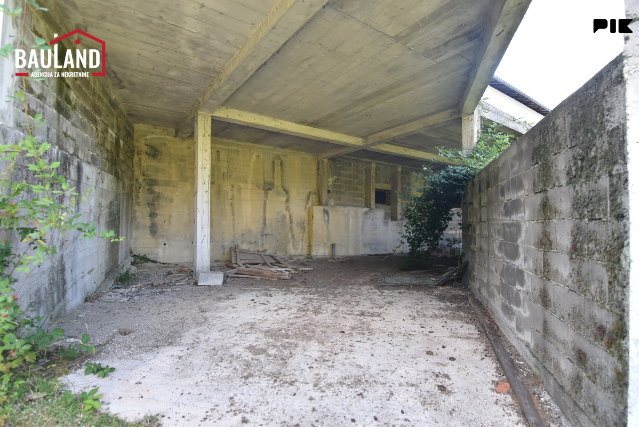 Zemljište sa stambenim i privrednim objektom / Blažuj, Ilidža 20