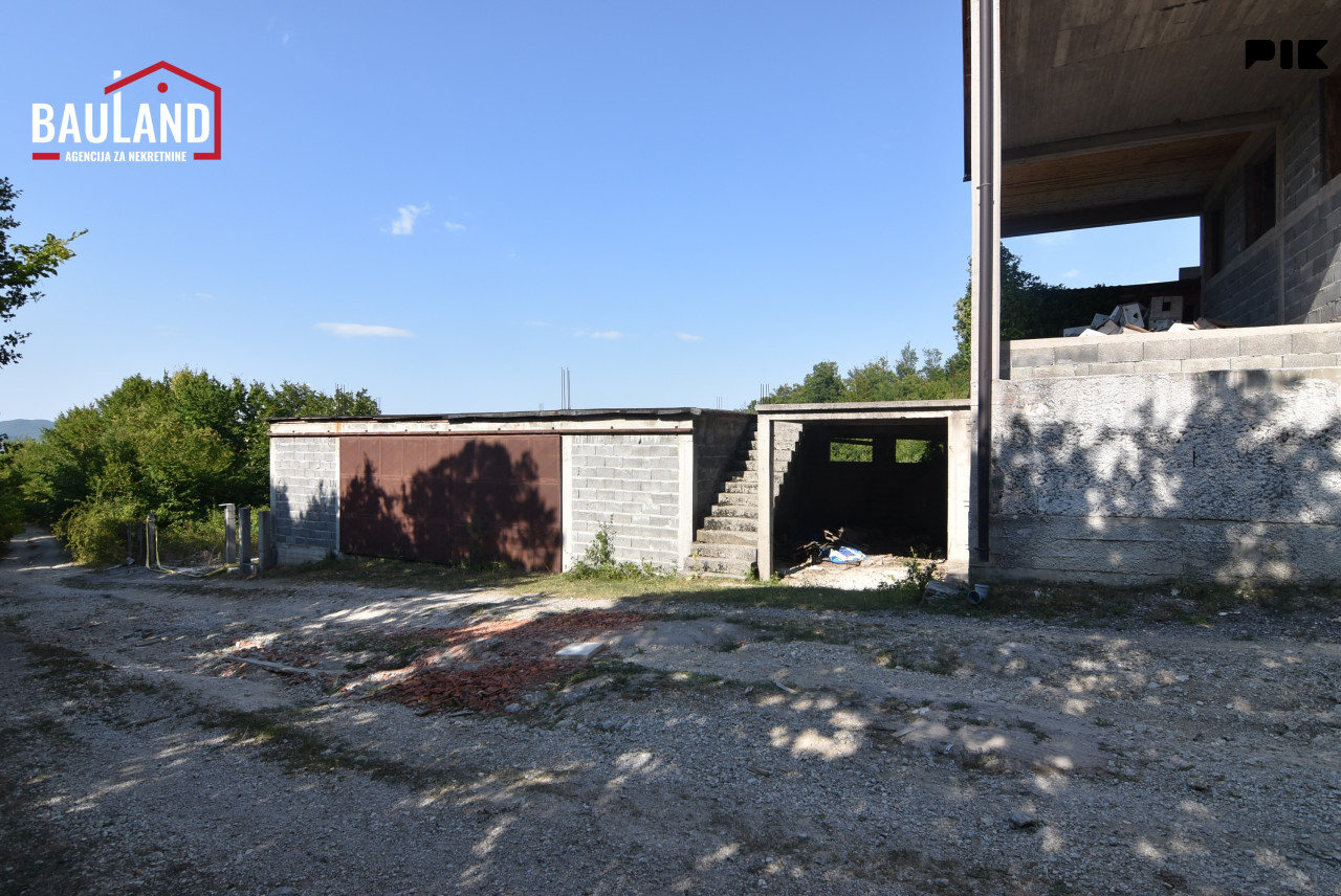 Zemljište sa stambenim i privrednim objektom / Blažuj, Ilidža 22