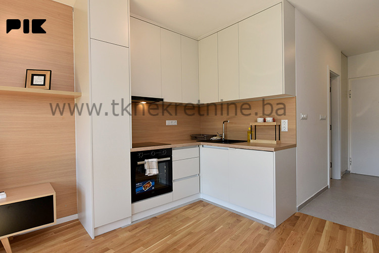 NOVOGRADNJA - Dizajnerski uređena garsonjera 26 m2, sa parkingom 10