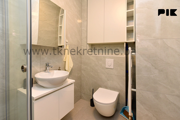 NOVOGRADNJA - Dizajnerski uređena garsonjera 26 m2, sa parkingom 12
