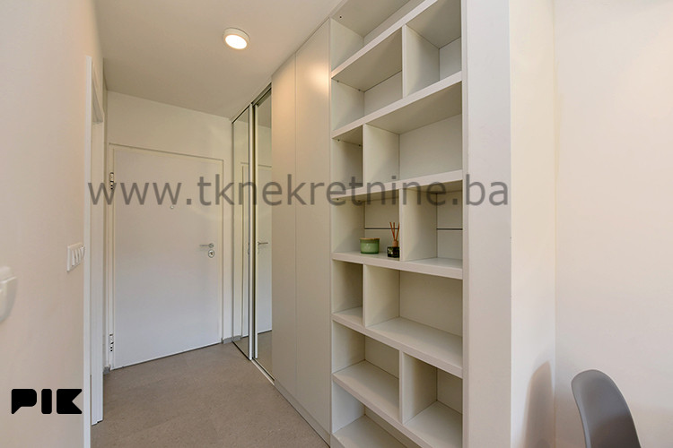 NOVOGRADNJA - Dizajnerski uređena garsonjera 26 m2, sa parkingom 13
