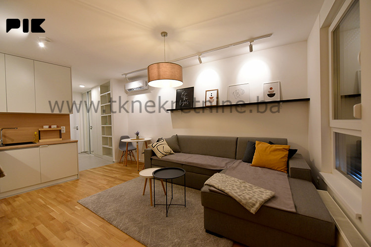 NOVOGRADNJA - Dizajnerski uređena garsonjera 26 m2, sa parkingom 18