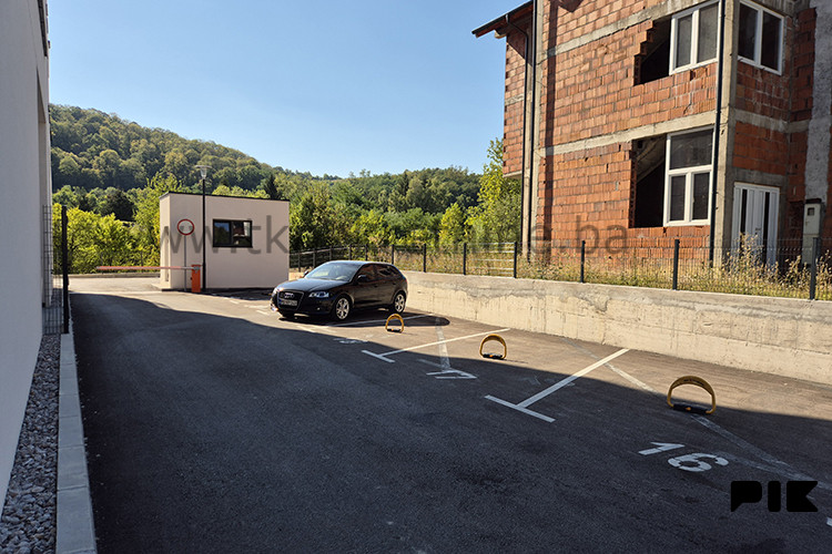 NOVOGRADNJA - Dizajnerski uređena garsonjera 26 m2, sa parkingom 25
