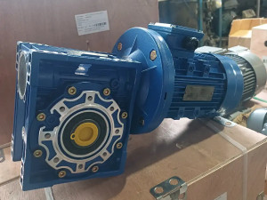ELEKTRO MOTOR SA REDUKTOROM 0.55kW 55obrt