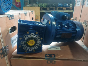 ELEKTRO MOTOR SA REDUKTOROM 1.1kW 69.5obrt