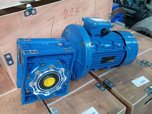 ELEKTRO MOTOR SA REDUKTOROM 2.2kW 70obrt.