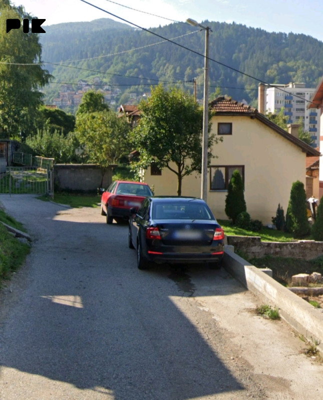 Građevinski plac sa kućom u Foči, Donje polje 2
