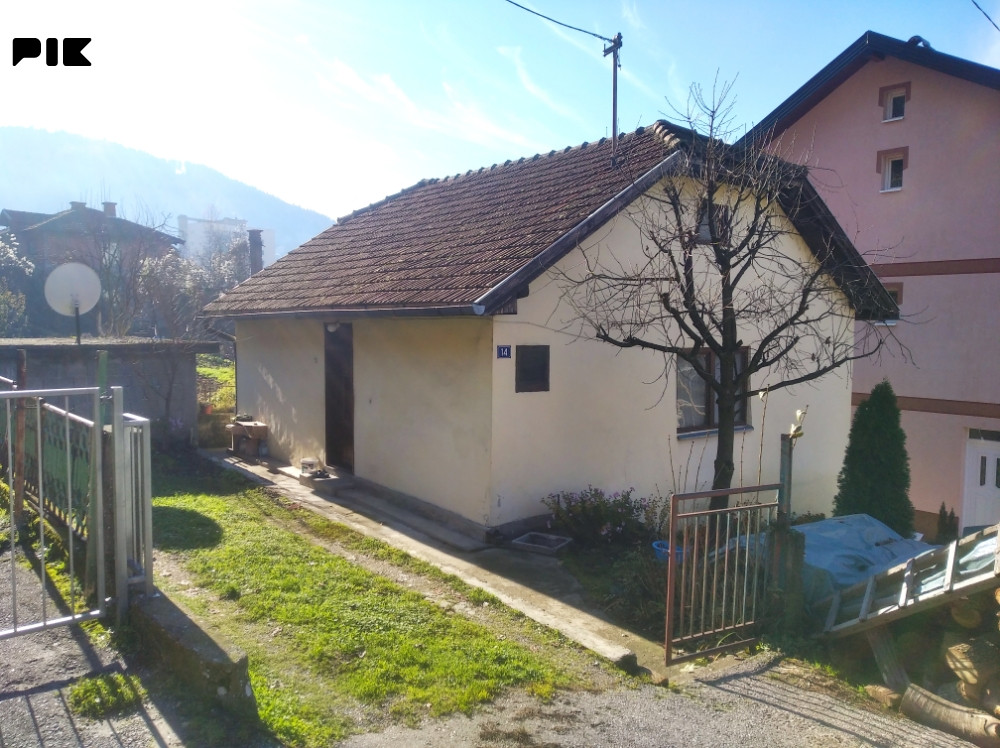 Građevinski plac sa kućom u Foči, Donje polje