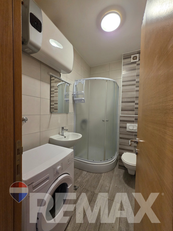 Trosoban stan novije gradnje 58m2, garažno mjesto, kod dr Kostić 7