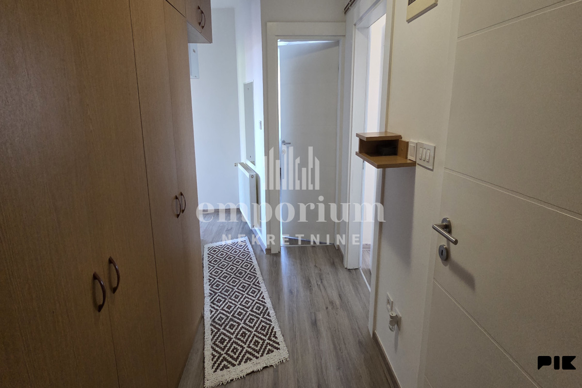 Dvoiposoban stan u centru površine 52m2 ID: 2784/IP 5