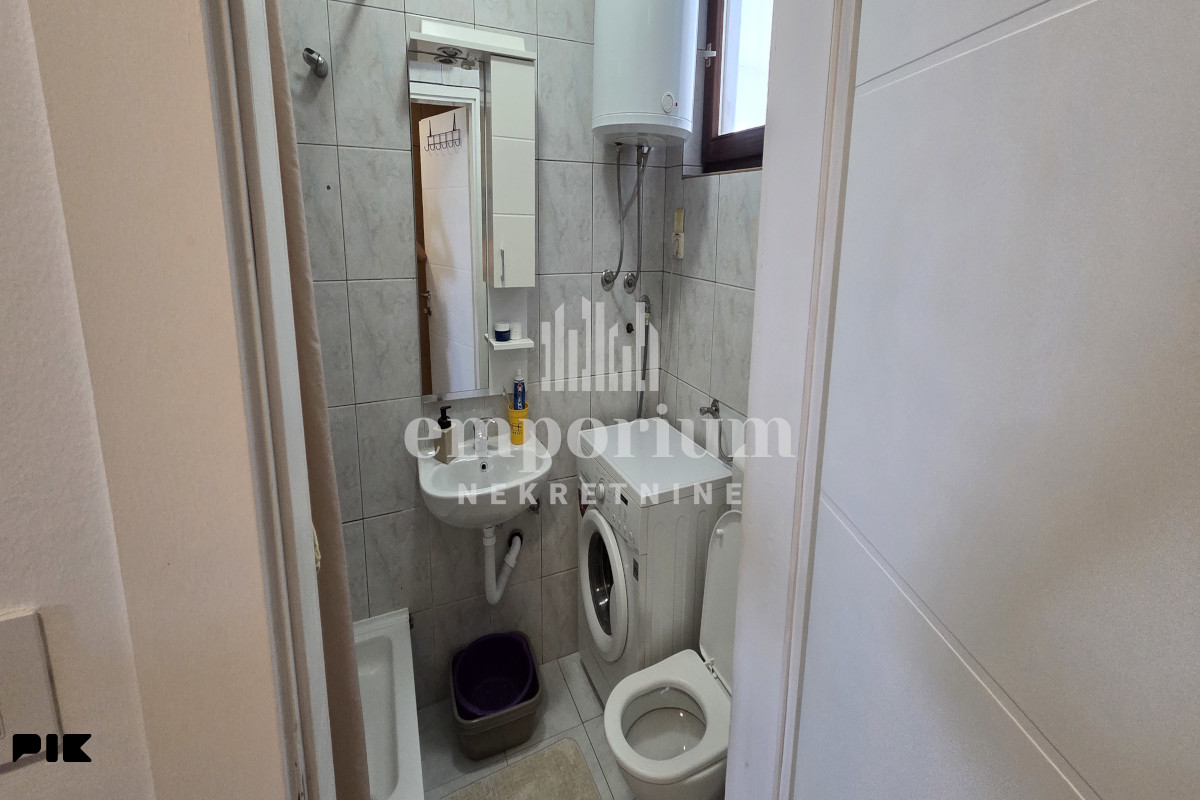Dvoiposoban stan u centru površine 52m2 ID: 2784/IP 6