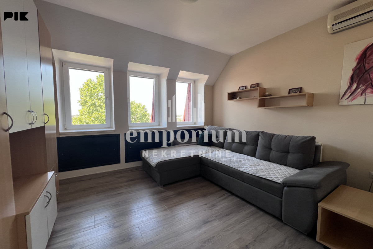 Dvoiposoban stan u centru površine 52m2 ID: 2784/IP 2