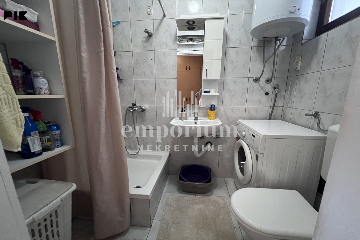 Dvoiposoban stan u centru površine 52m2 ID: 2784/IP 7