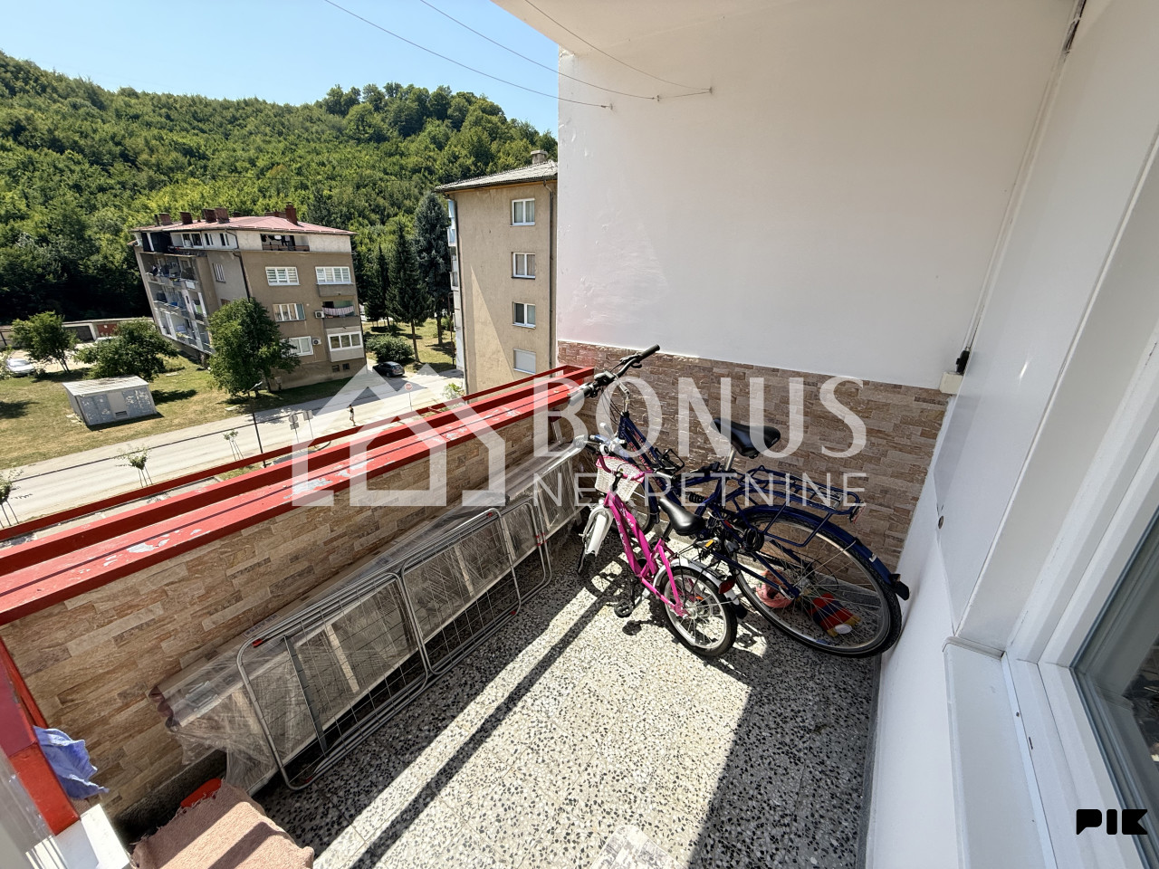 Stan trosoban  renoviran 73 m2 - Novi Travnik 11