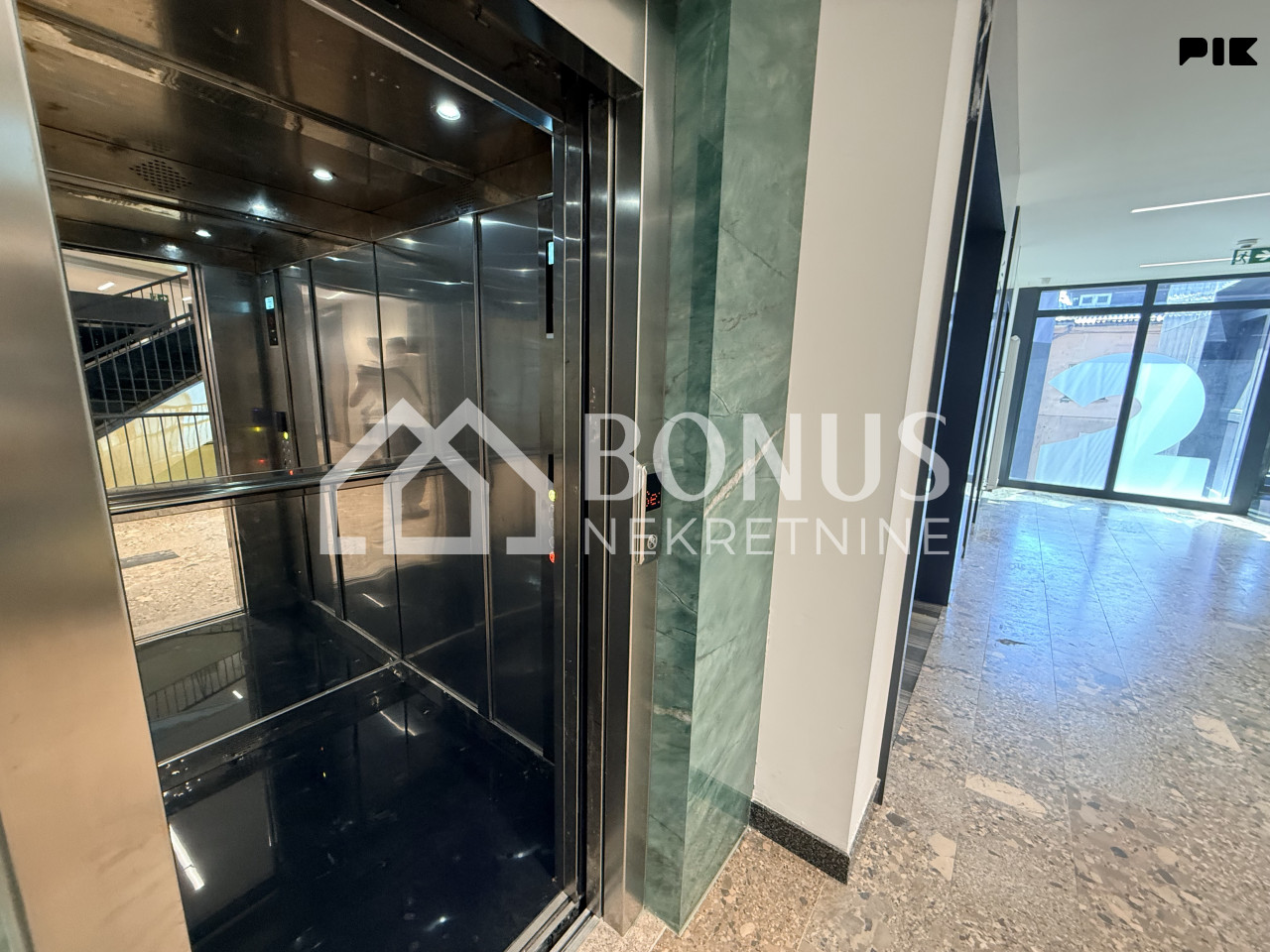 NOVO - Poslovni prostor 34.75 m2 - ABC kompleks - TOP 13