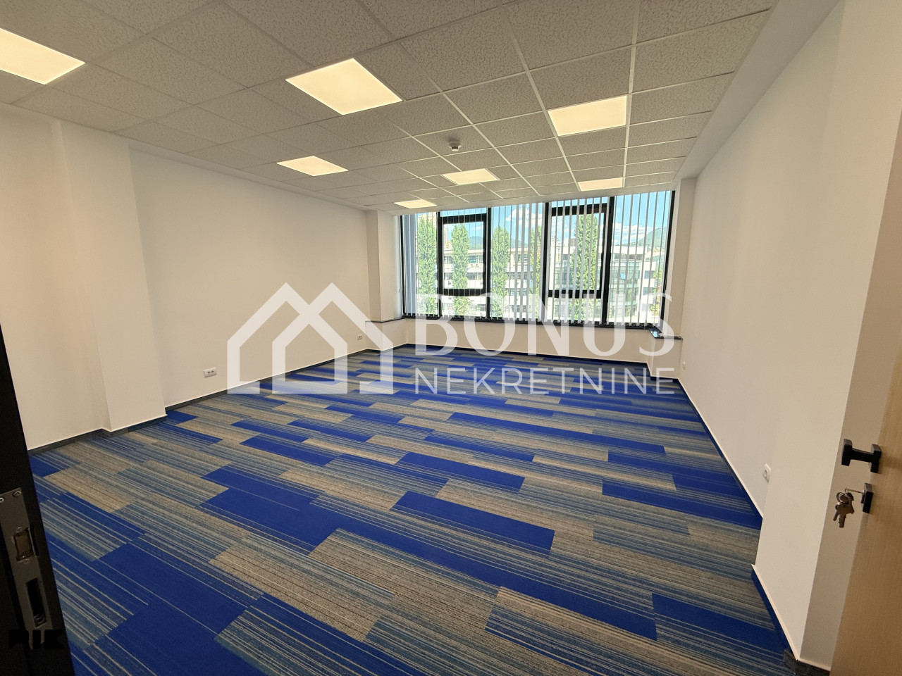 NOVO - Poslovni prostor 34.75 m2 - ABC kompleks - TOP 7